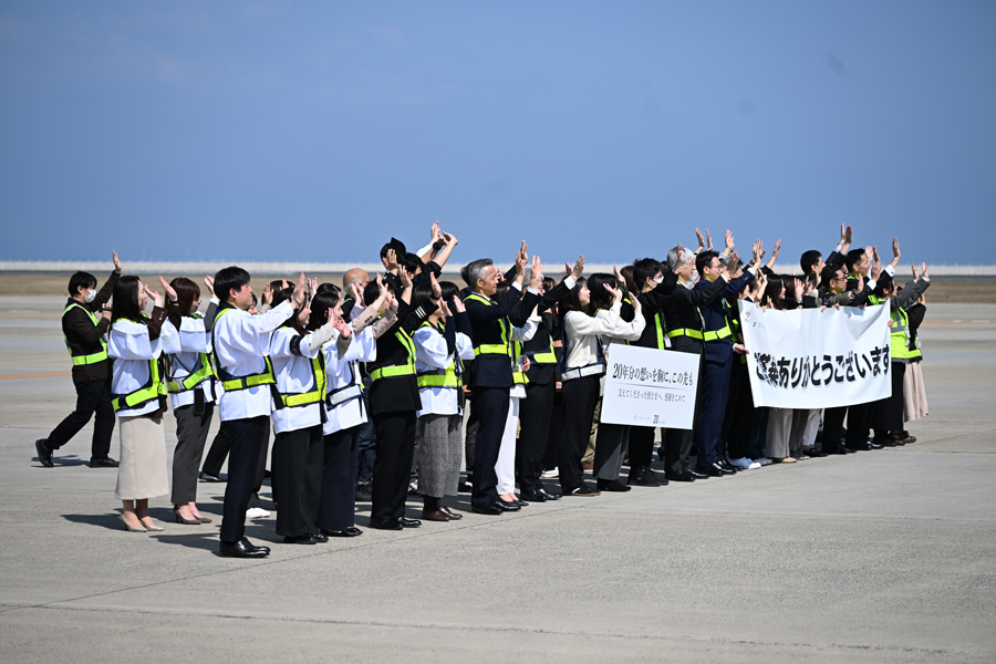 Guests enjoying the StarFlyer 20th anniversary event at Kitakyushu Airport