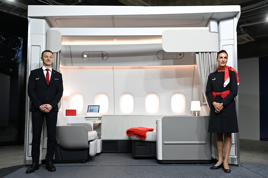 La Première suite viewed from the aisle