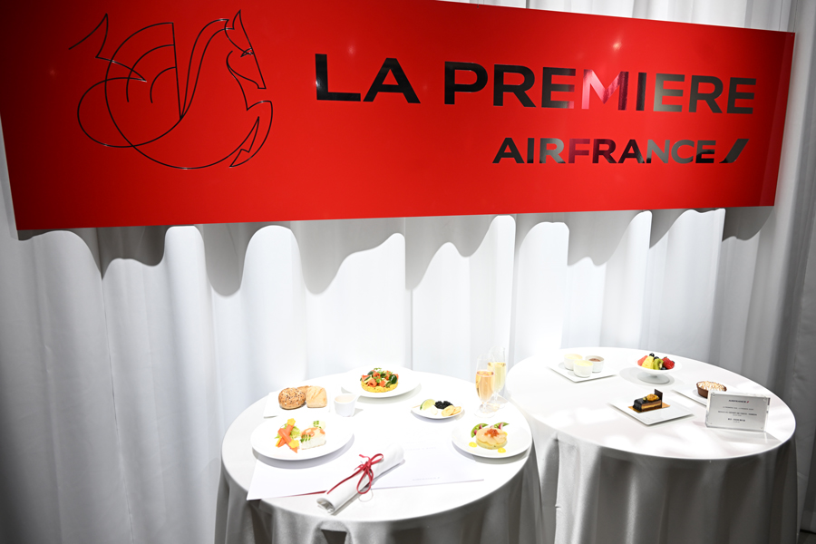 Dining setup in the La Première cabin