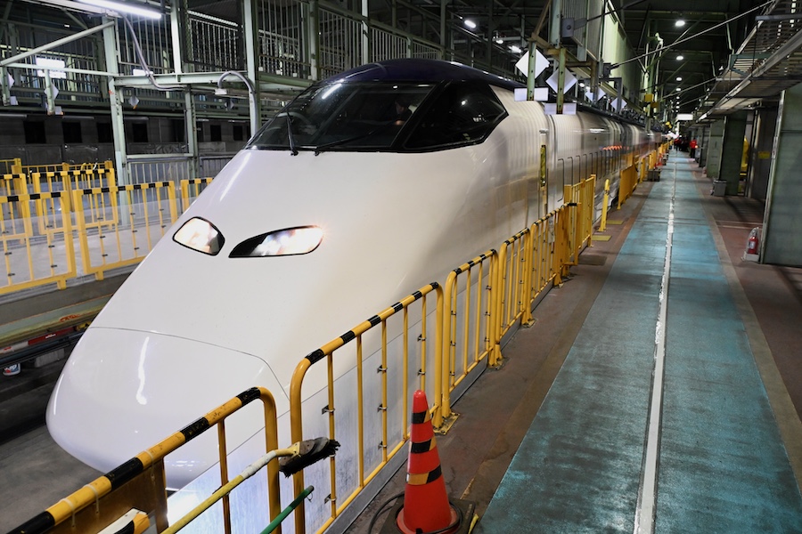 E3 series 2000 subseries trainset converted into a cargo Shinkansen