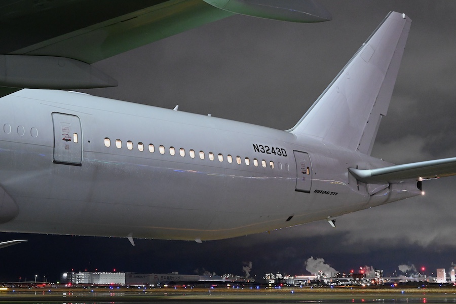 JA732J parked at night