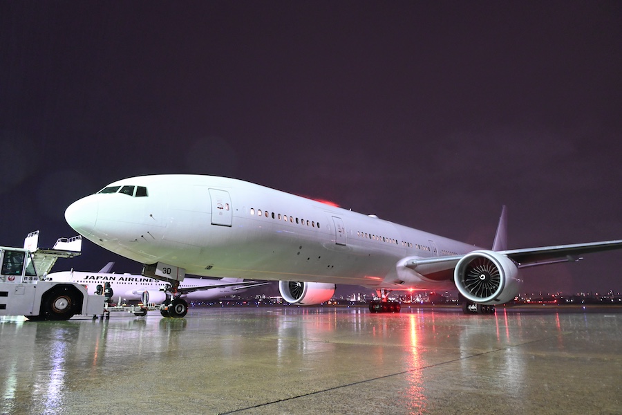 JA732J lining up for takeoff