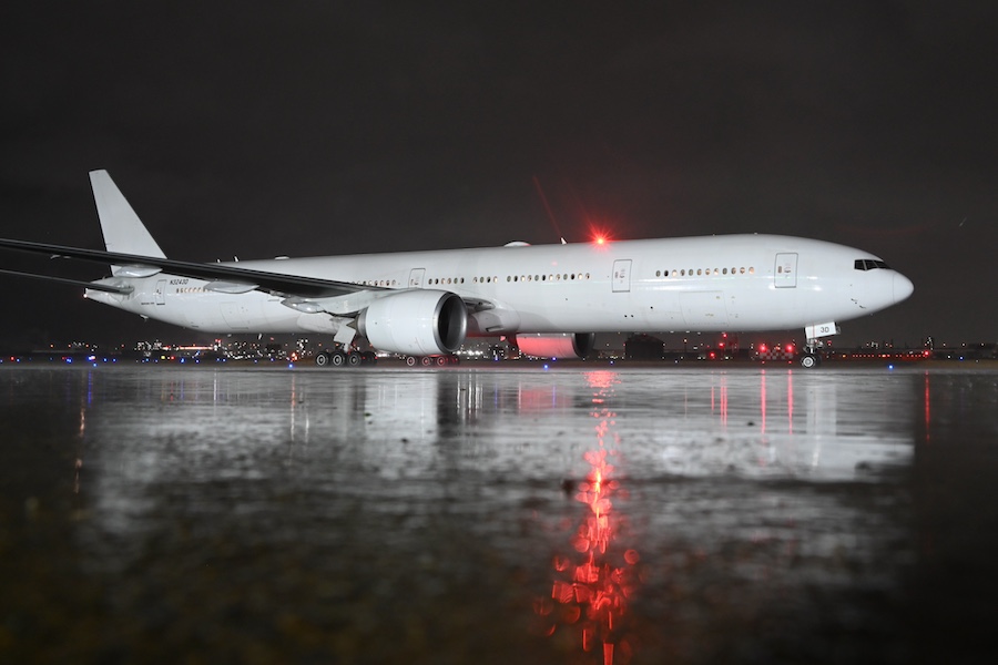 JA732J taking off from Haneda
