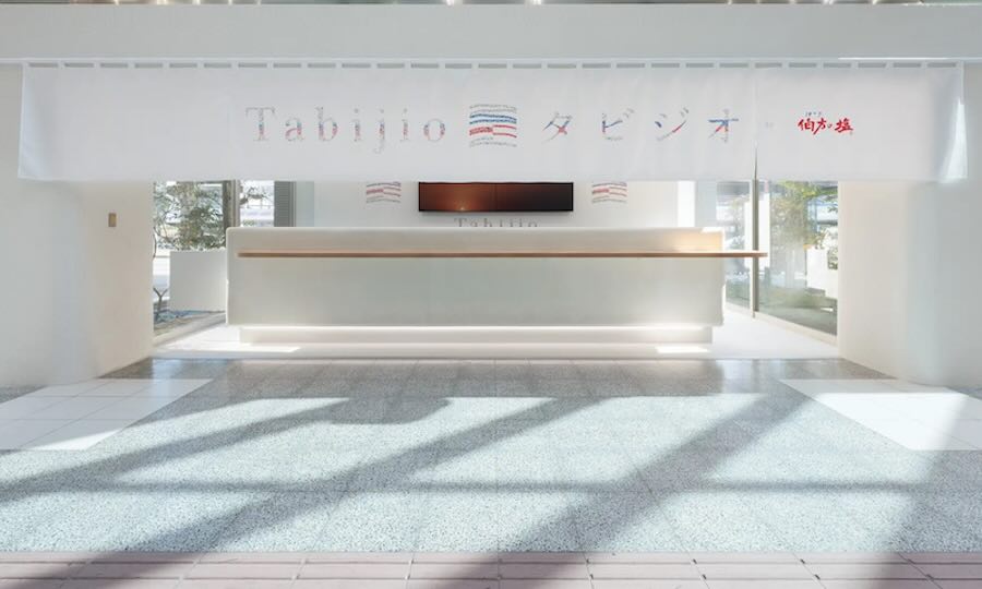 Hakata Salt Opens “Tabijio” Stand Bar at Matsuyama Airport