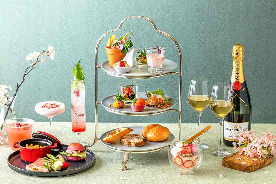 Yokohama Bay Sheraton Hotel & Towers Offers Spring Evening High Tea with Sakura and Strawberry Theme
