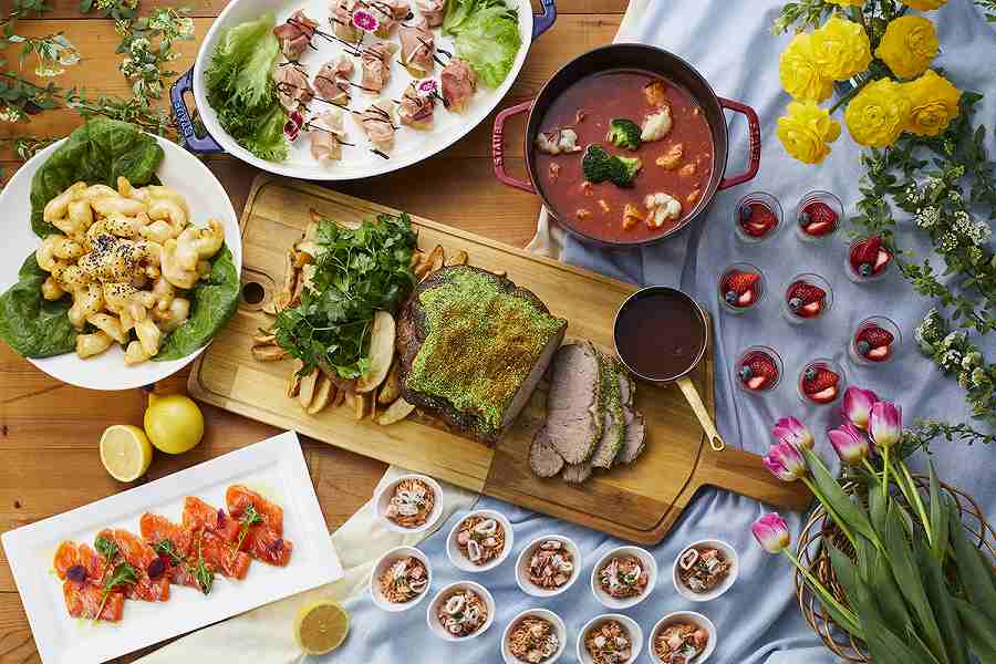 Spring International Lunch Buffet with Strawberries at Swissôtel Nankai Osaka