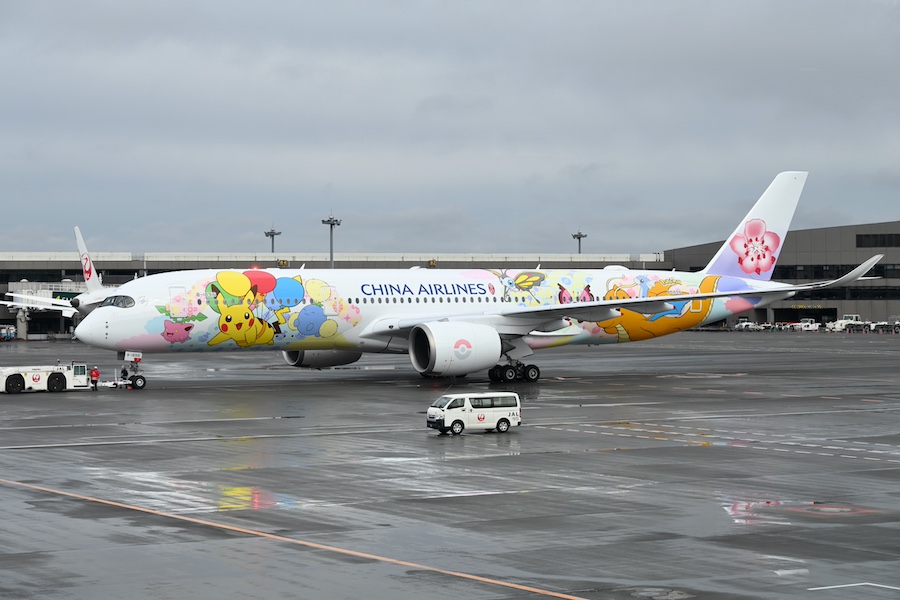 Pikachu Jet CI2 paper cups and tray mats