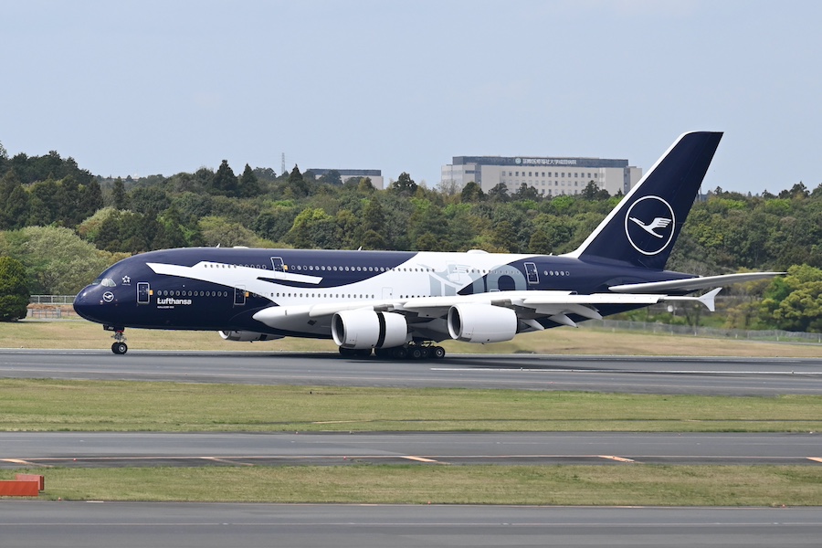 Front view of Lufthansa 100th anniversary A380