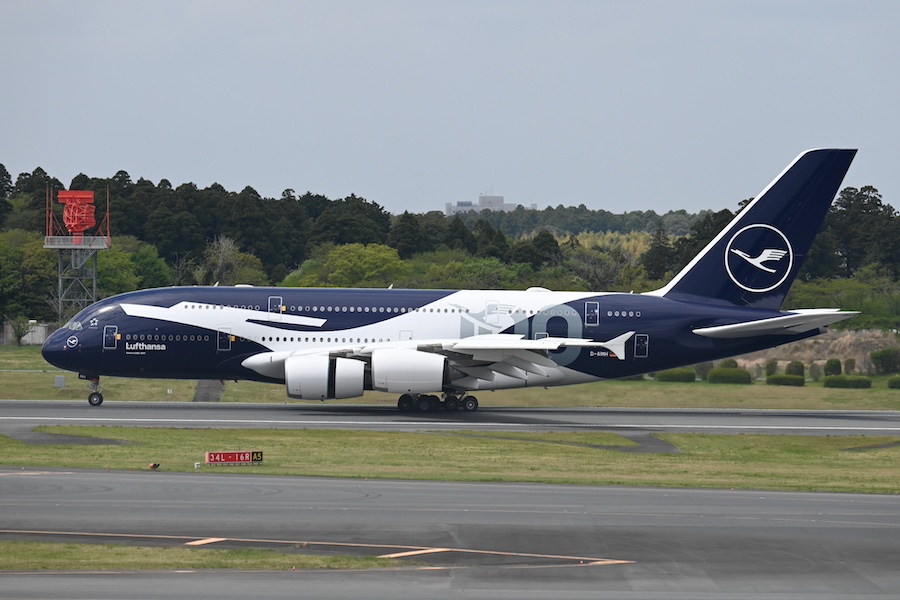 Observation deck at Narita with aviation enthusiasts
