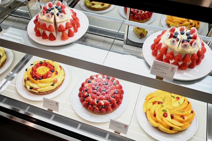 Octagonal ceiling space at the back of the café