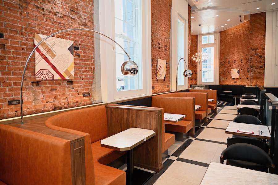 Tokyo Station-themed dessert plate