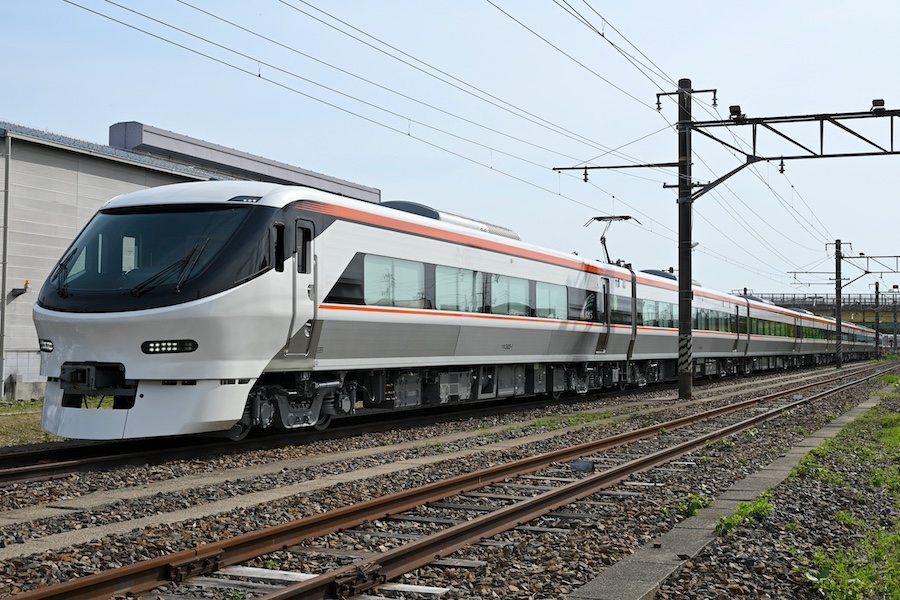 JR Central Unveils New 385 Series Limited Express “Shinano” Trainset