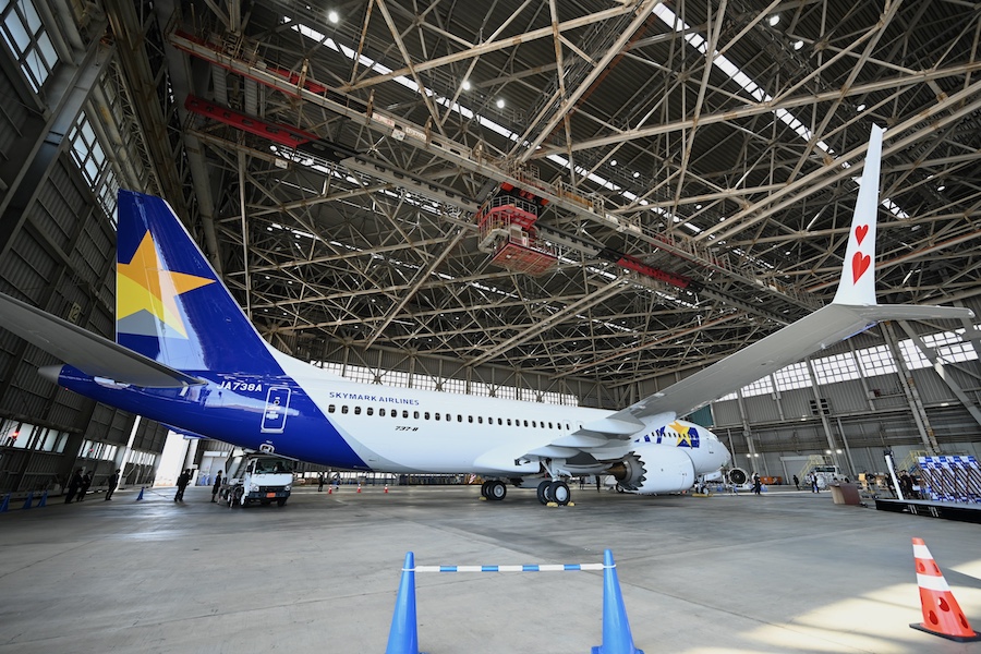 Skymark 737-8 aircraft front view