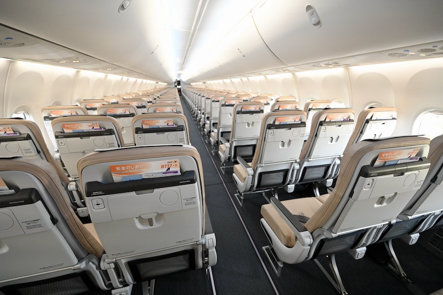 Skymark 737-8 cabin rear section
