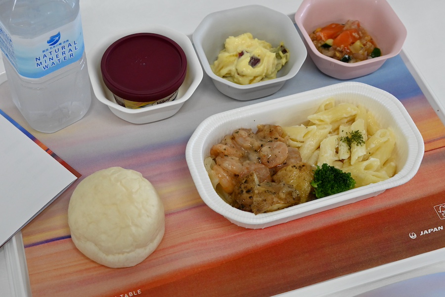 Tray mat design inspired by a Hawaiian sunset in JAL corporate red