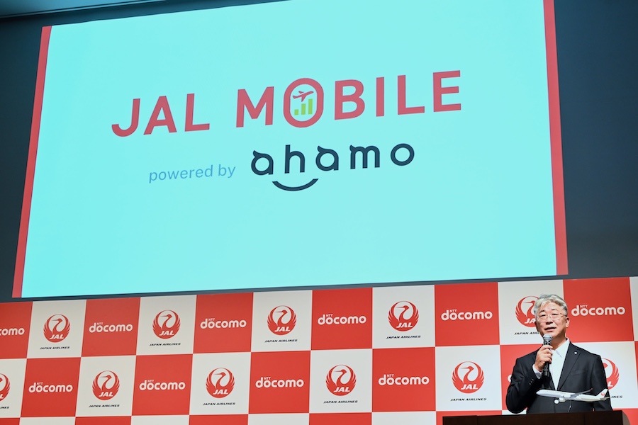 JAL executive Shingo Nishida speaking about the new service