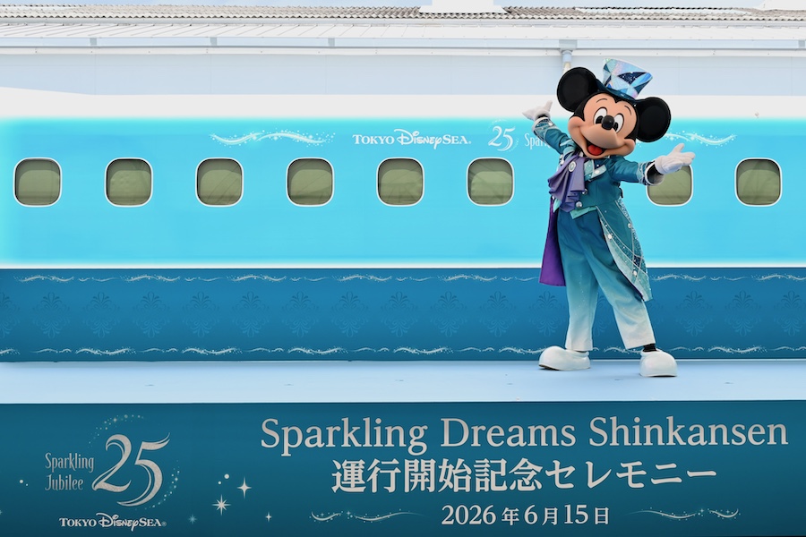 Front view of the Sparkling Dreams Shinkansen