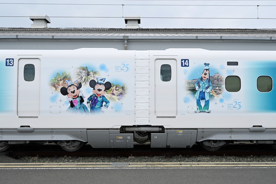 Tokyo DisneySea 25th anniversary character artwork