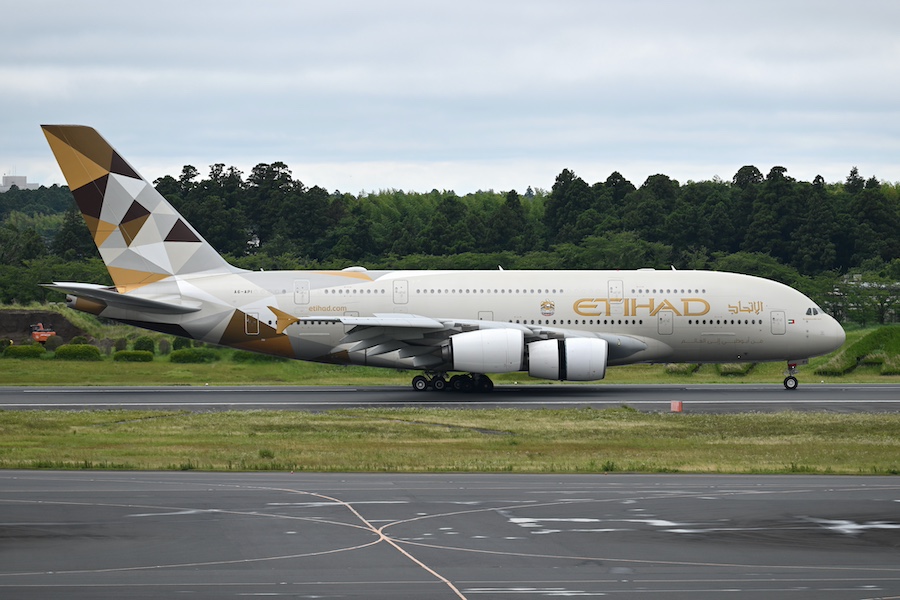 Etihad Airways Airbus A380 engines and fuselage