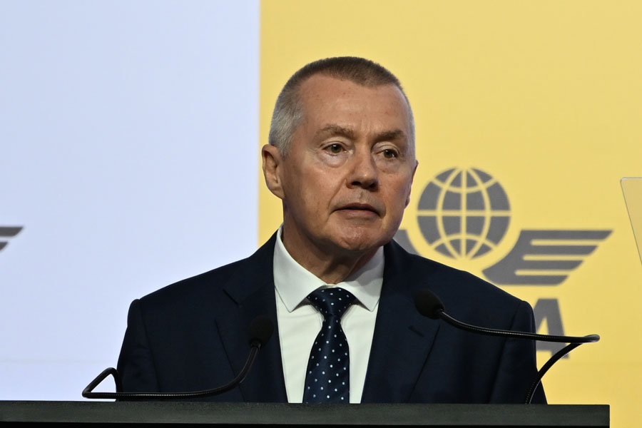 Willie Walsh speaking at the IATA AGM