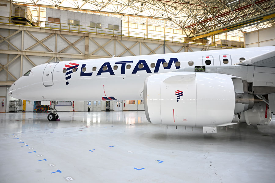 Side view of LATAM Airlines Brazil Embraer E195-E2