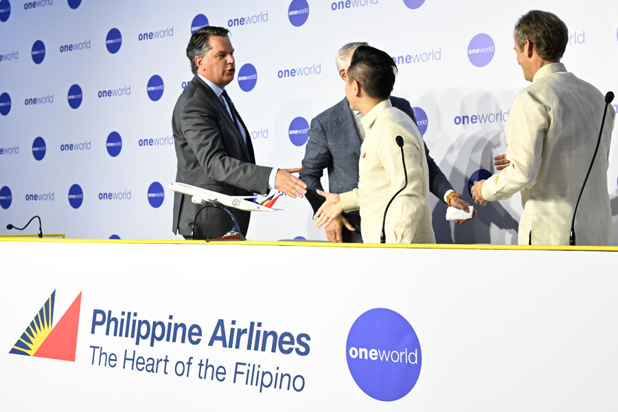 Philippine Airlines aircraft with oneworld branding