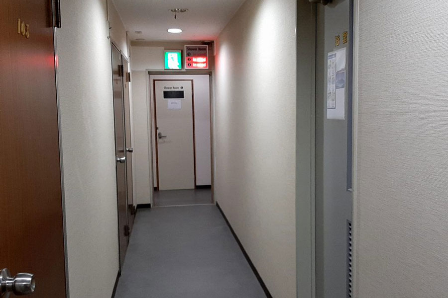 Shower room area and vacancy display at Hotel Lucky