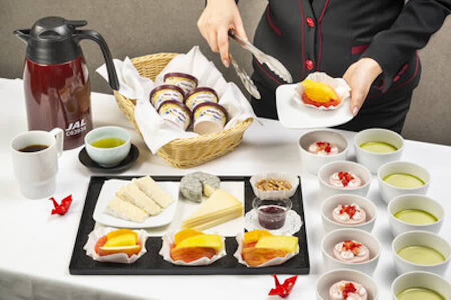 JAL Expands New Business Class In-flight Meal Service and Offers Special Sake in Economy JAL Expands New Business Class In-flight Meal Service and Offers Special Sake in Economy