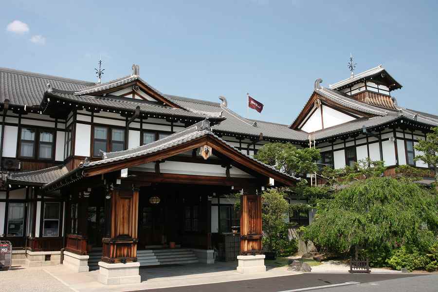 奈良ホテル、本館のみ営業再開
