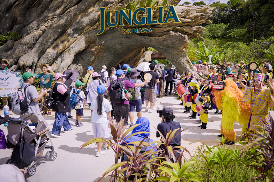 JUNGLIA OKINAWA Holds First Anniversary Ceremony JUNGLIA OKINAWA Holds First Anniversary Ceremony