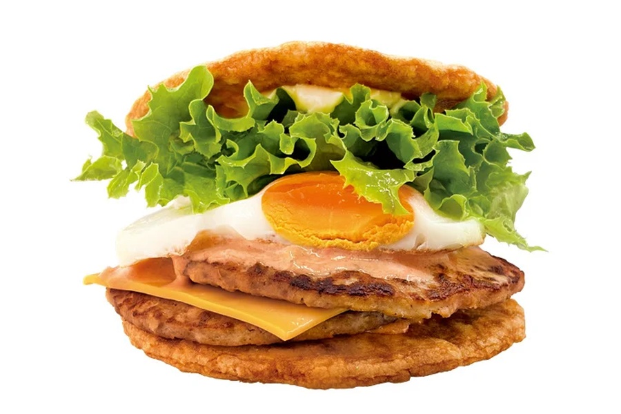 Nuresenbei burger using Choshi Electric Railway specialty rice crackers