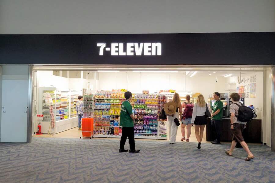 7-Eleven Opens in Naha Airport’s Domestic Departures Area