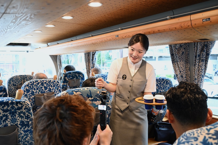 Shinki Bus Launches YUI Luxury Bus Tours in Tokyo Shinki Bus Launches YUI Luxury Bus Tours in Tokyo