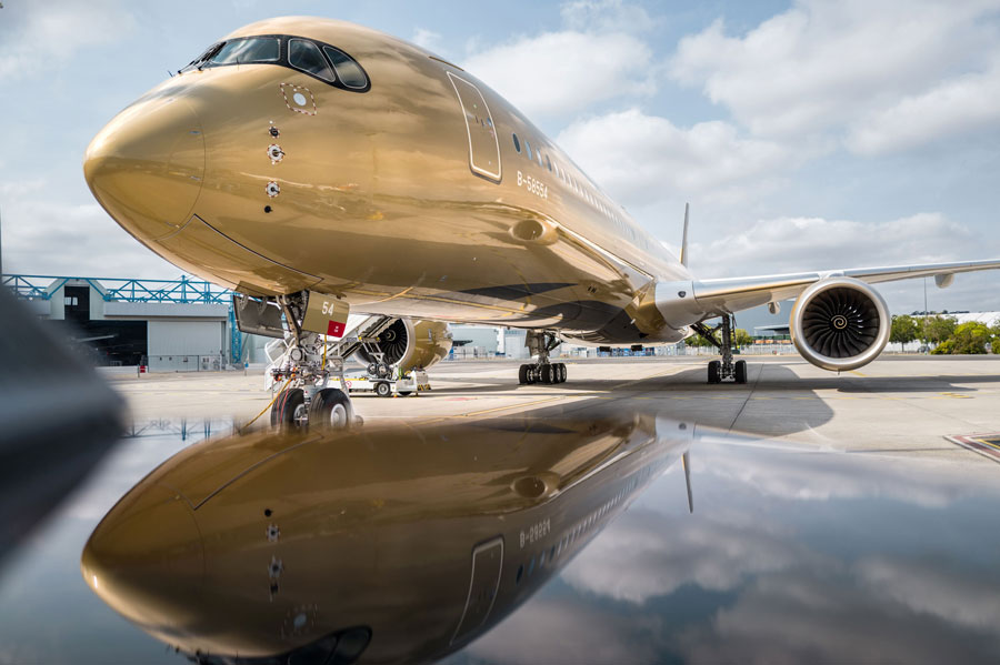 Starlux Airlines Receives Gold AIRSORAYAMA Airbus A350-1000 Starlux Airlines Receives Gold AIRSORAYAMA Airbus A350-1000