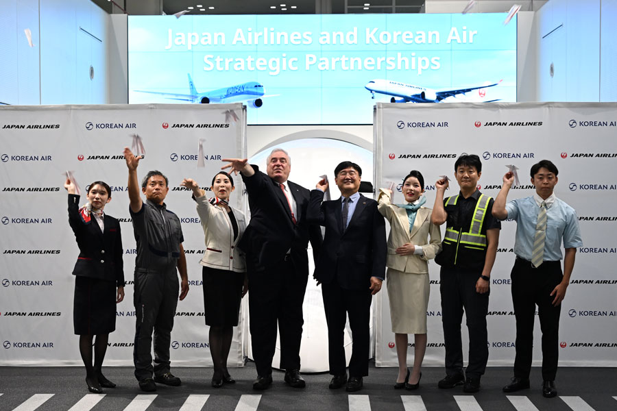 JAL and Korean Air Sign Strategic Partnership Memorandum