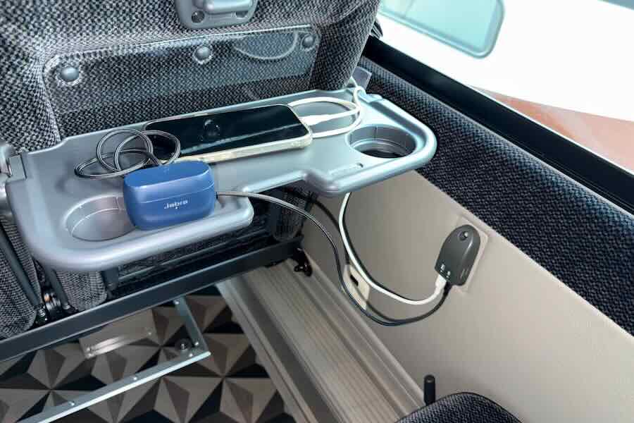 Keio Bus Introduces Four New Highway Buses with Expanded Charging सुविधities