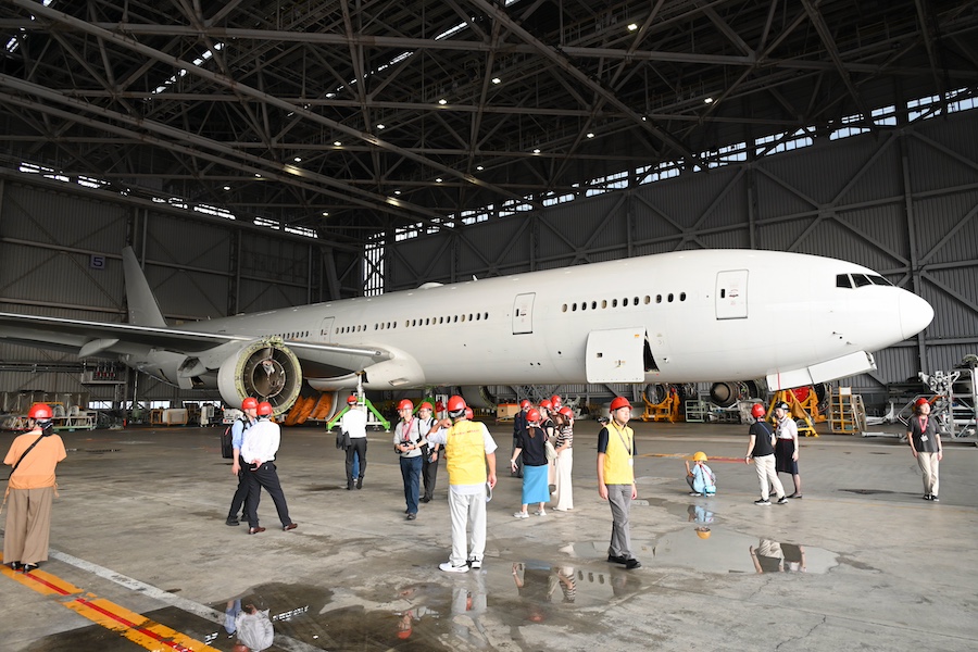 JAL and Hato Bus Mark Boeing 777’s 30th Anniversary with Special Tour